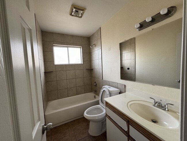 Building Photo - 5517 W Roma Ave