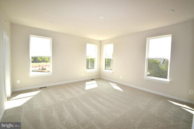 Building Photo - 43795 Middleway Ter