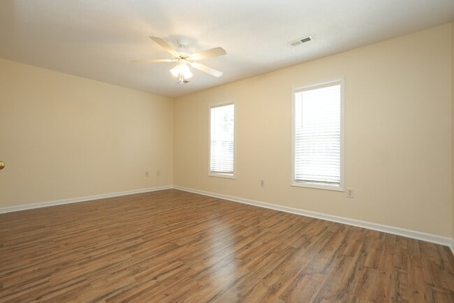 Building Photo - Charming 2-bedroom, 2.5-bath home
