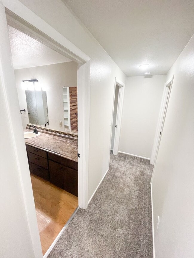 Building Photo - 3 Bedroom, 2 bath house in Moyina Heights