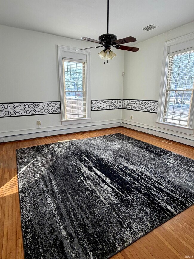 Building Photo - 921 S Washington St