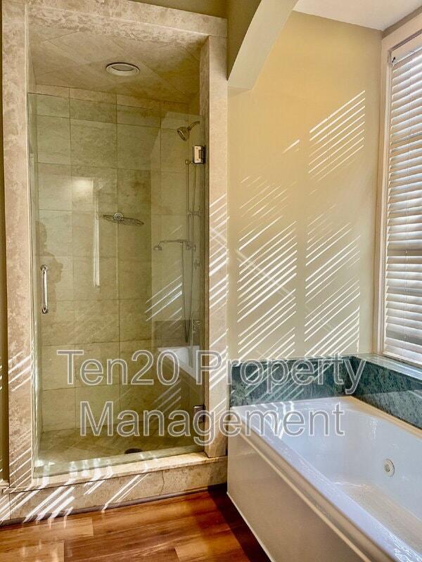 Building Photo - 1818 Slade Dr