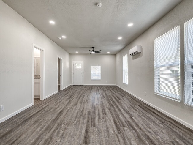 Building Photo - 146 N Donald Ave