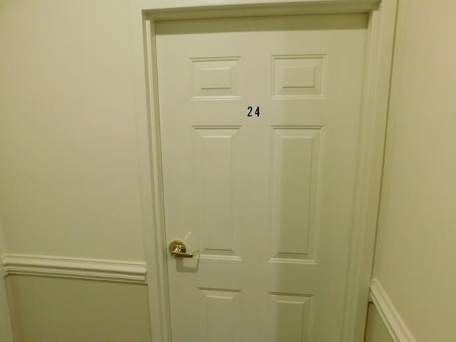 Building Photo - Recently Painted - 2 Bdrm Large Condo Edis...