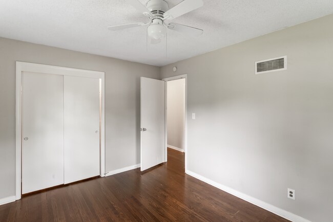 Building Photo - COMING SOON! 3 Bedroom 1 Bathroom in Grand...