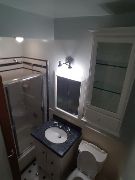 Bath - Shower comes with sheving - 642 W 8th St