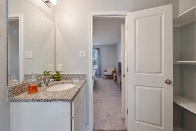 Building Photo - 196 Goldenrod