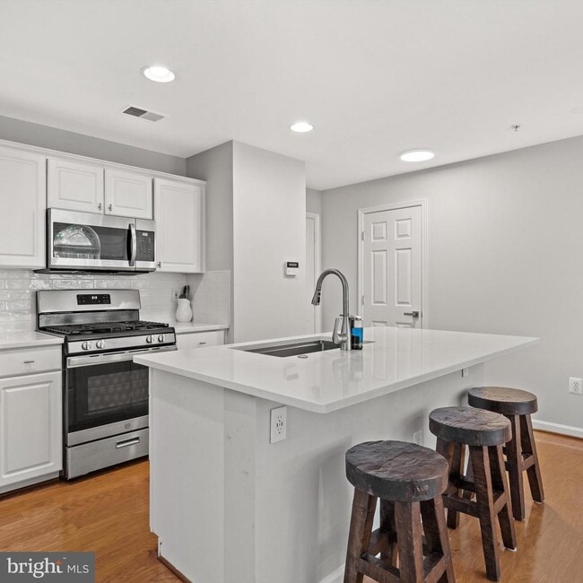 Building Photo - 5117 Donovan Dr