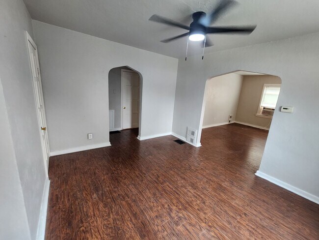 Building Photo - 824 Oak St