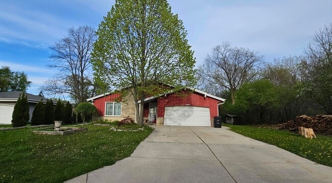 Building Photo - 5646 S 45th St