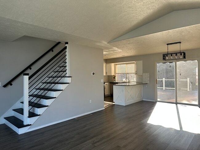 Building Photo - 23812 E Maxwell Ave