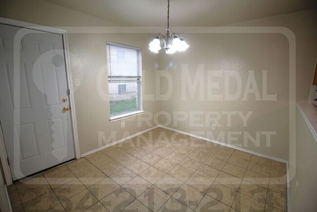 Building Photo - 3402 Hereford Ln