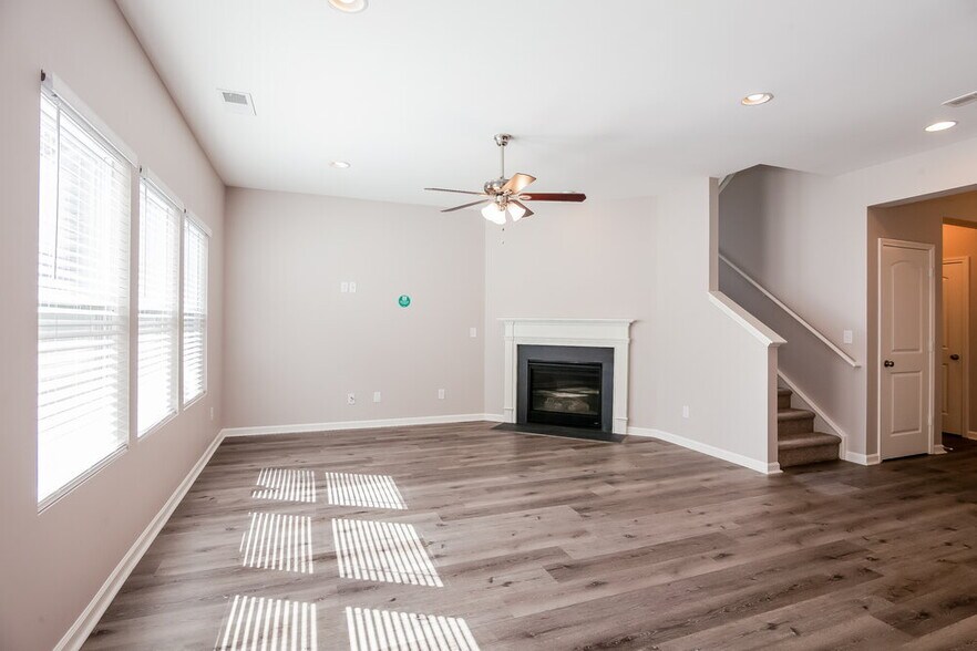 Building Photo - 6500 Bluegill Rd