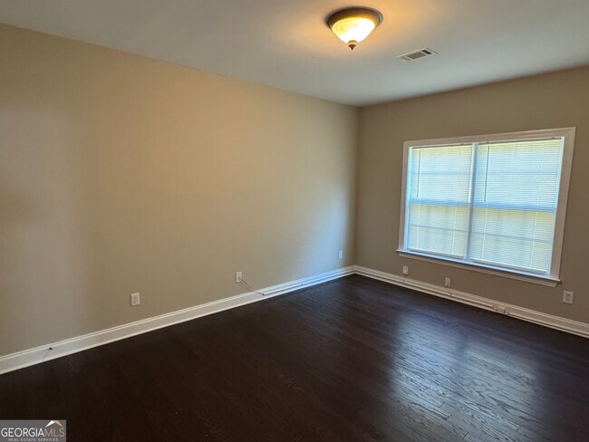 Building Photo - 7411 Redbud Loop