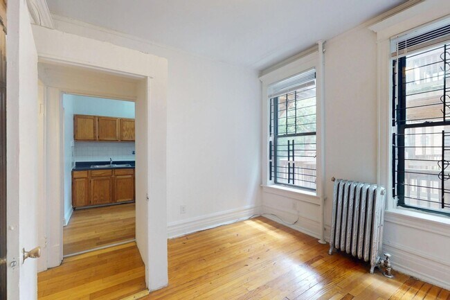 Floorplan - 5401-5403 S. Woodlawn Avenue
