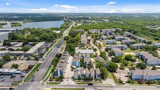 Building Photo - 1413 Waterloo Shore Ln