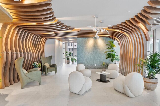 Building Photo - 700 NE 24th St