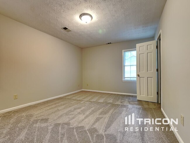 Building Photo - 955 Willow Run