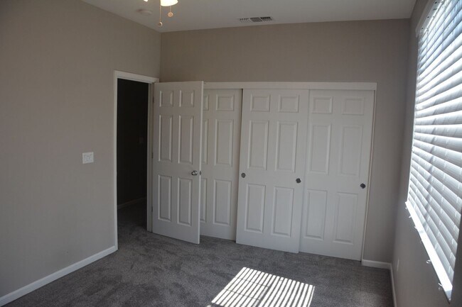 Building Photo - 321 MacArthur Way