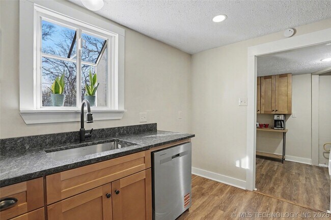 Building Photo - 4713 S 27th W Ave