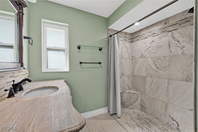 Building Photo - 1921 SE 36th St