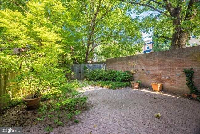 Building Photo - 1412 McLean Mews Ct