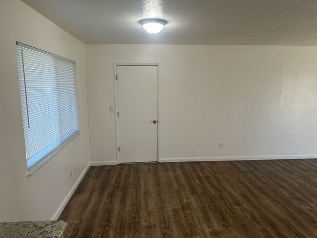 Building Photo - 17502 Rd 64