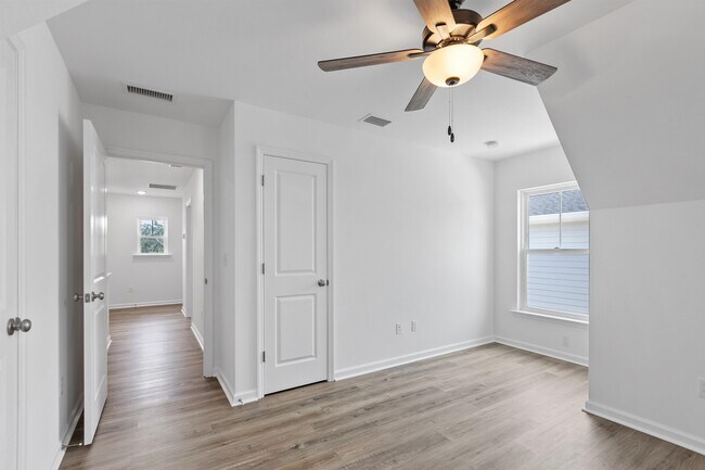 Building Photo - 1363 Landon Hills Dr