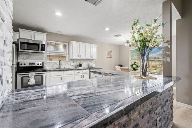 Building Photo - 6719 Woodland Oaks