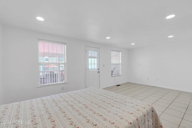 Building Photo - 509 8th Ave