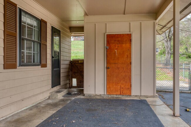 Building Photo - 8848 W Simpson Rd