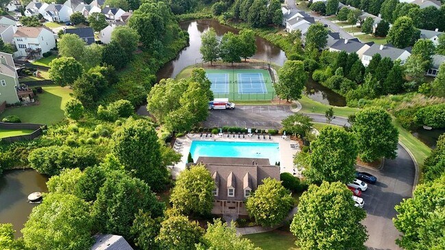 Building Photo - 6760 Waveland Dr