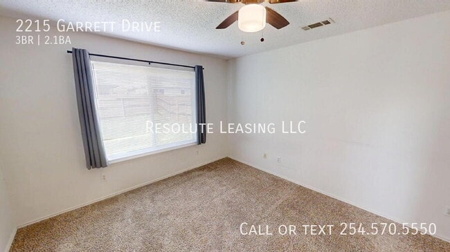 Building Photo - 2215 Garrett Dr
