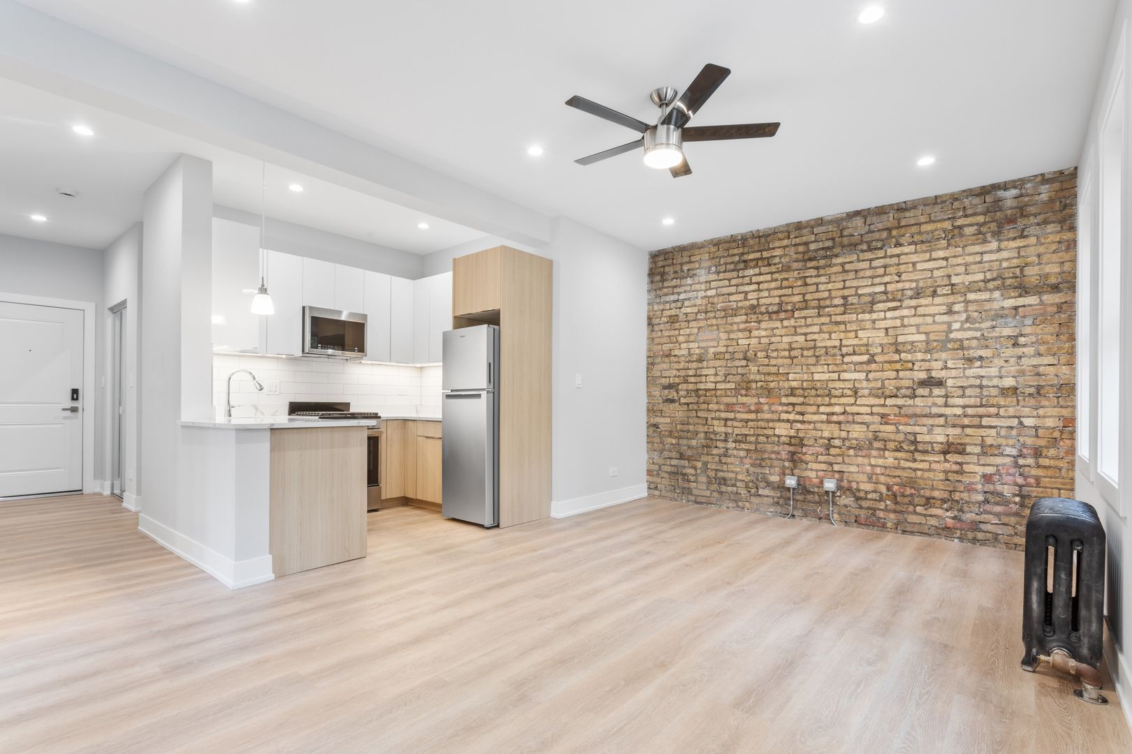 Building Photo - 7503 N Eastlake Ter