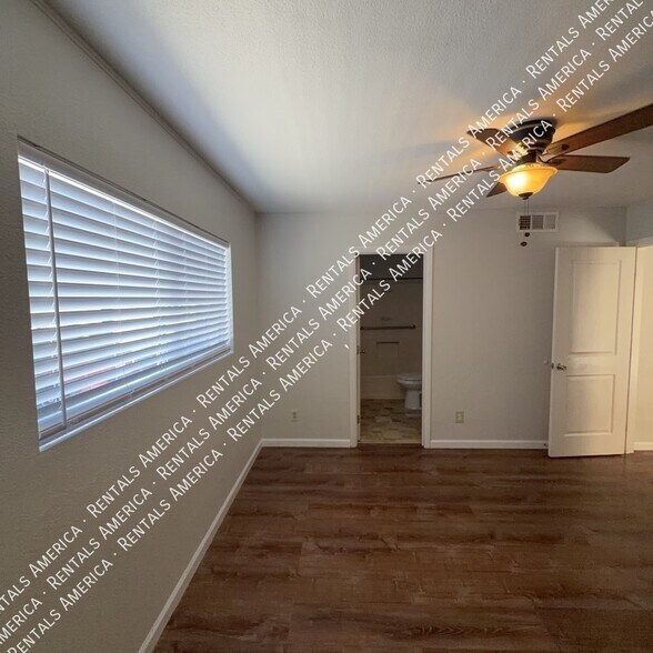 Building Photo - 520 N Stapley Dr