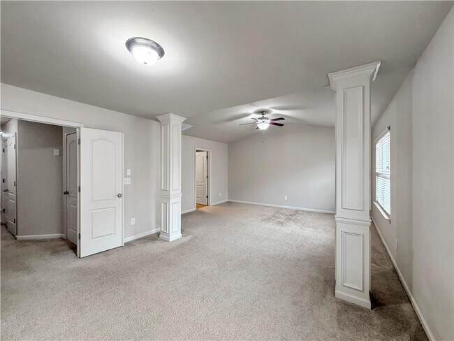 Building Photo - 2401 Attewood Dr