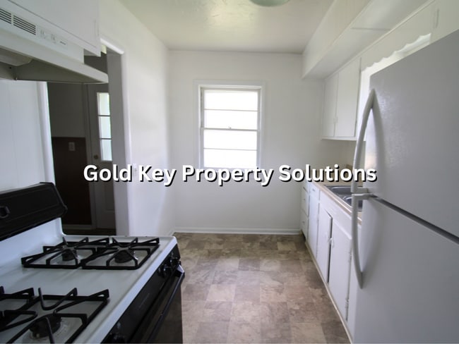 Building Photo - Cute 2 bed 1 bath Home For Rent W/ Detached Garage (SECTION 8 APPROVED)