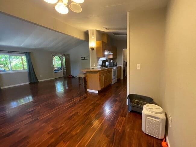 Building Photo - Charming 2 bedroom 2 bath house in Nisqual...
