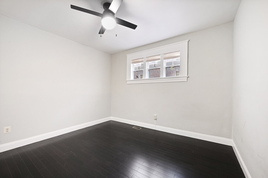 First bedroom - 2431 Linden Ave