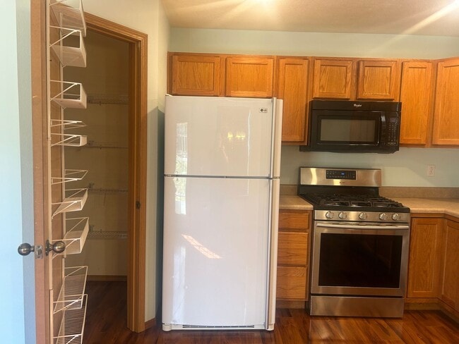 Building Photo - Beautiful 3 bedroom home - Clever, MO