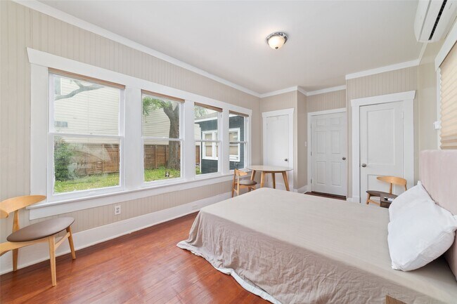 Building Photo - 1511 Truxillo St