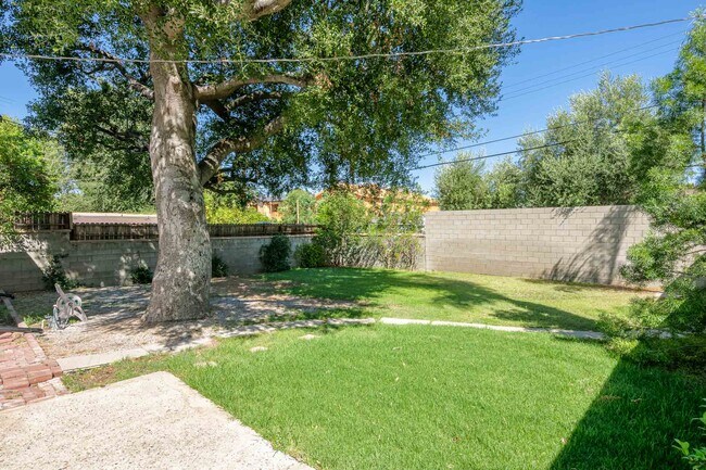 Building Photo - 16812 Addison St