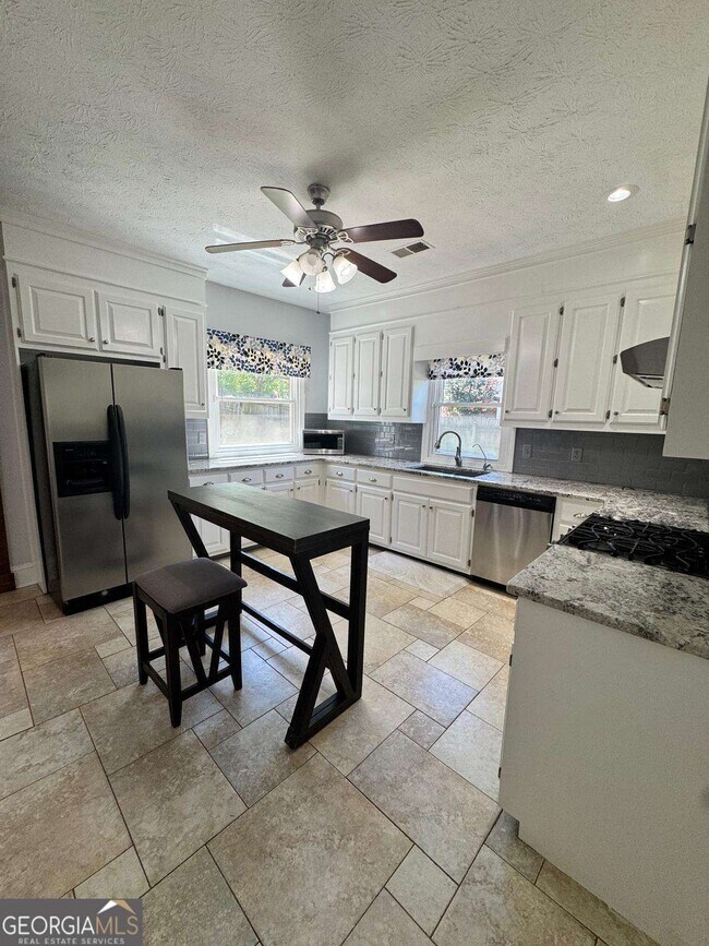 Building Photo - 1230 St Ives Ct