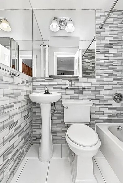 Building Photo - 354 E 19th St