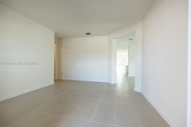 Building Photo - 2485 SE 29th Dr