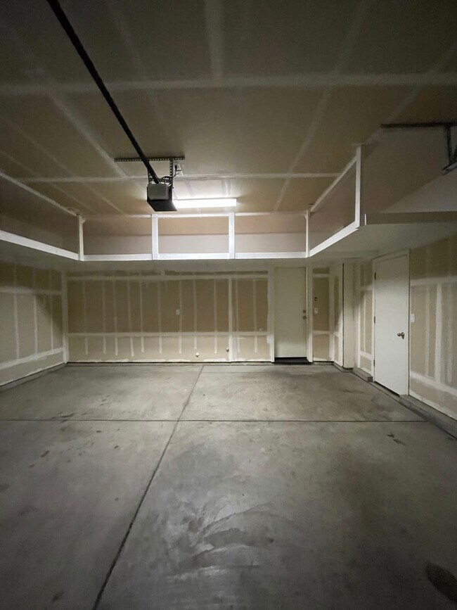 Building Photo - Lovely Clovis home, coming soon!
