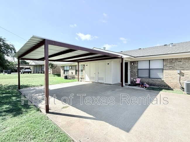 Building Photo - 2410 Comanche Trl