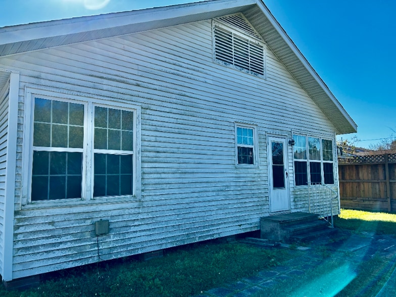 Building Photo - 222 Woodruff St