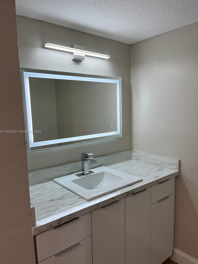 Building Photo - 4848 NW 24th Ct