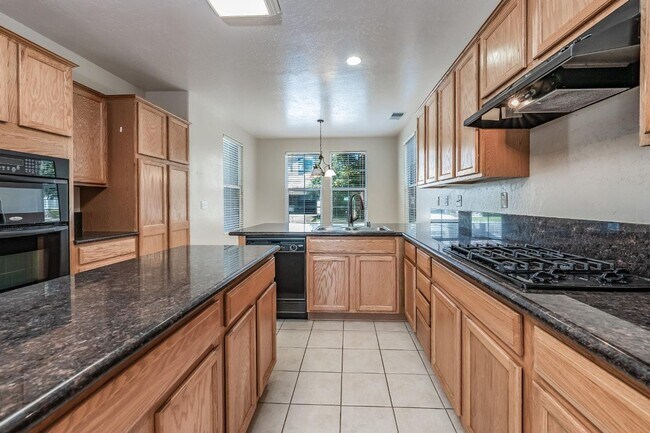 Building Photo - Beautifully Updated North Clovis 3/3